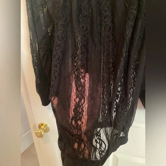 Poof black lace top size small - Picture 2 of 8
